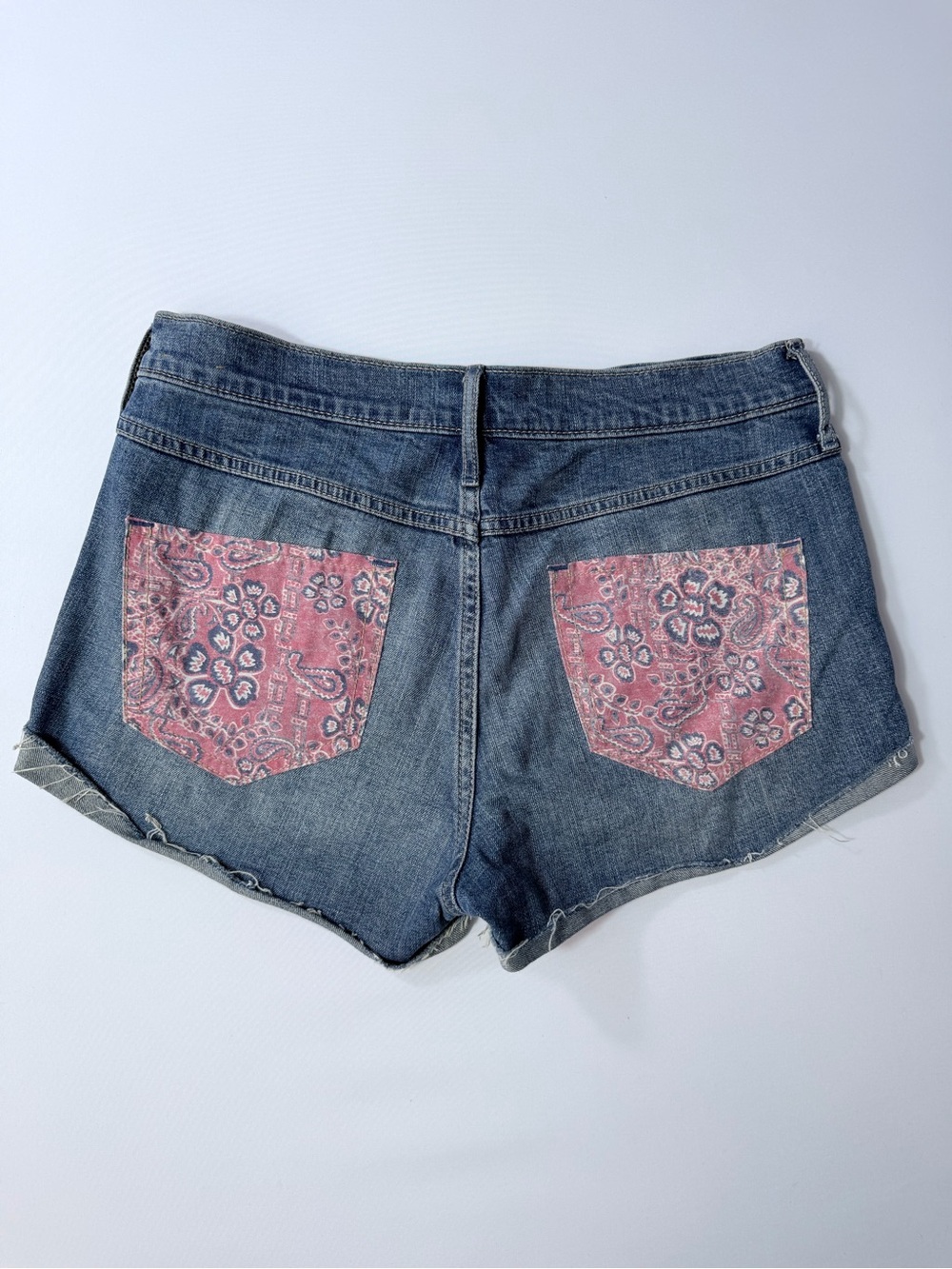 Hollister Women’s Jean Shorts High Rise Distressed Size 7 28 Red Bandana Pockets